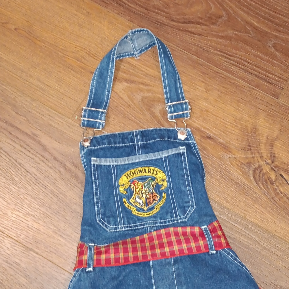 HARRY POTTER HOGWARTS DENIM RUFFLE APRON.  #5681